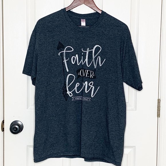 Simply Faithful Tops - Faith Over Fear Graphic Tee Size Large